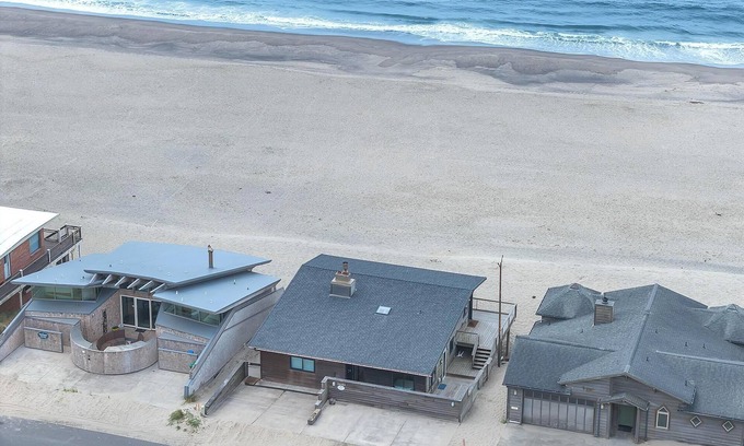 Kiwanda Shores House | Beachfront Home w/Amazing Views, Large Deck, Easy Beach Access, Close to Town
