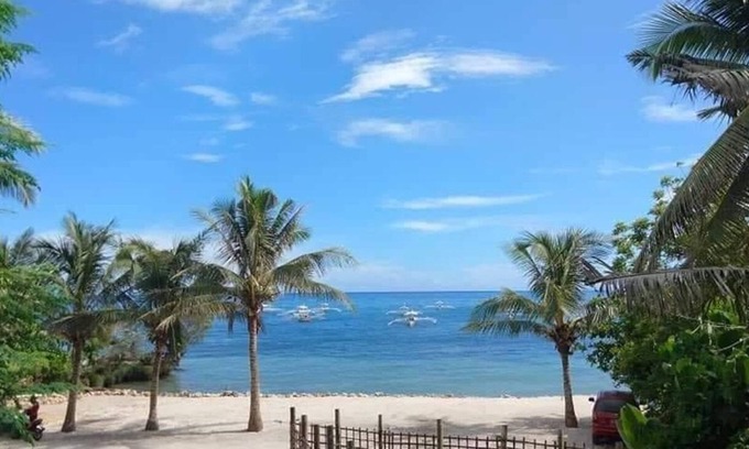 Panglao Island Hotel | Beachfront House in Panglao near Alona Beach + Free Use of 2 Scooters