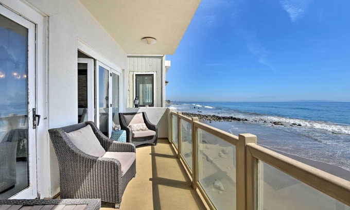 Eastern Malibu Cottage | Beachfront Malibu House w/Sauna & Ocean-view Deck