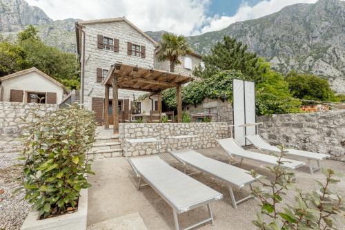 Orahovac Villa | Beachfront Orahovac