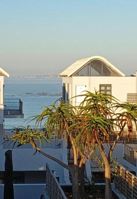 Big Bay Apartment | Beachfront Penthouse with balcony and parking