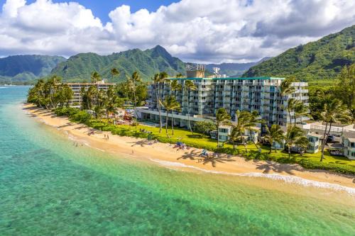 Punaluu Apartment | Beachfront Penthouse with 3 Lanais on Oahu!
