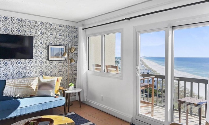 Sunnyside Condo | ☀️BeachFront-Pool-Tennis Courts-Pinnacle Port 12 Casa Francesca☀️