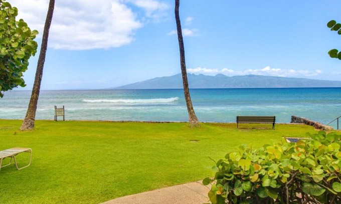 Honokowai Condo | Beachfront Pool + Hot Tub Resort Games (Pickleball, Tennis)