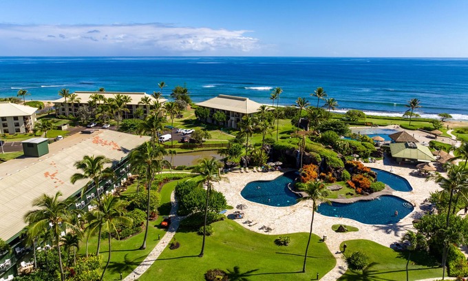 Hanamaulu Condo | BEACHFRONT RESORT restaurants on site, Ocean & Pool Views!
