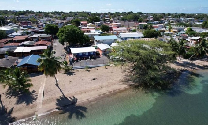 El Combate Cabin | Beachfront Rustic Cabin by Sunset Village - Blue