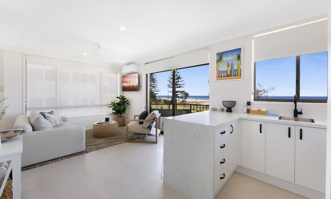 Coolangatta Apartment | Beachfront Studio with Balcony & Stunning Views