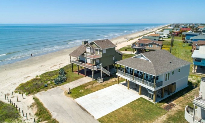 Spanish Grant House | BEACHFRONT! TEN STEPS TO BEACH SAND! PERFECT BEACH VACATION!