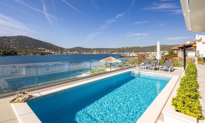 Vinisce Villa | Beachfront Villa Mila M with Pool