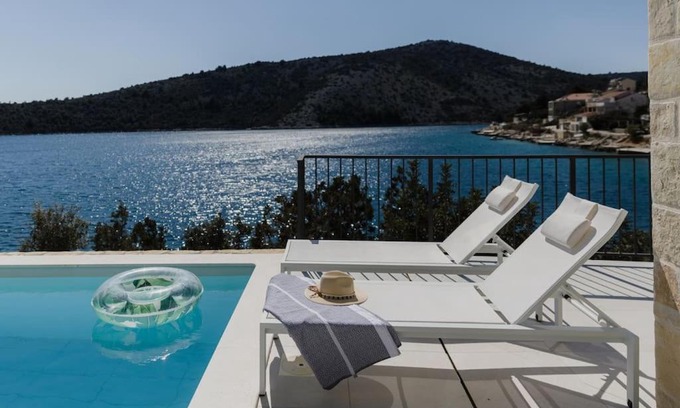 Vinisce Villa | Beachfront Villa Retreat