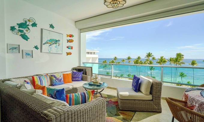 Villas Del Mar Apartment | Beachfront w/View Breakfast Smart TV Gym