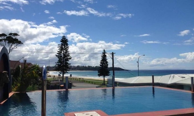 Mollymook Hotel | Beachhouse Mollymook