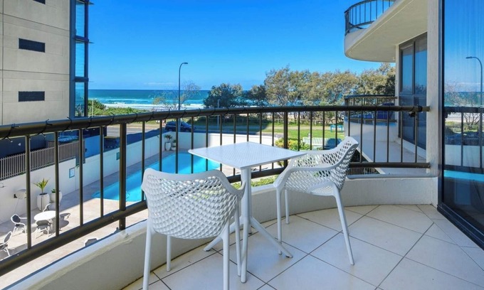 Gold Coast Apartment | Beachside 1 Bedroom OceanView Apartment Broadbeach