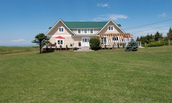 Pictou County House | Beachside Getaway Villa with space for 20+