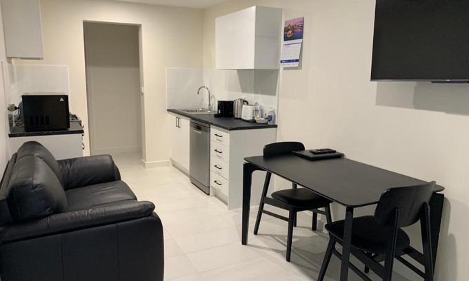 Ripon Apartment | Beachside & Jetty View Apartment 4 - First Mate Apt limited sea view