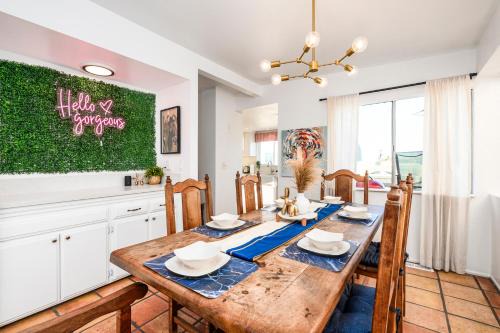 Gas Lamp Section House | Beachside Luxury 4BR Arcade Fun Ocean Views