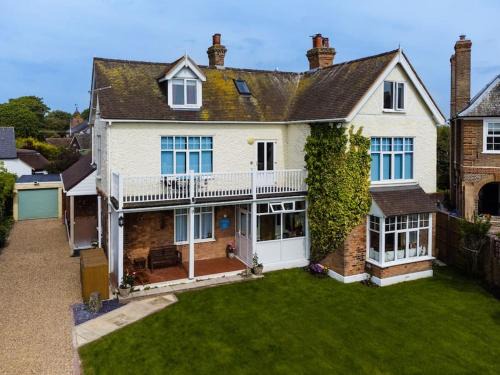 Burmarsh House | Beachside period family home. 5 BR spacious, comfortable.