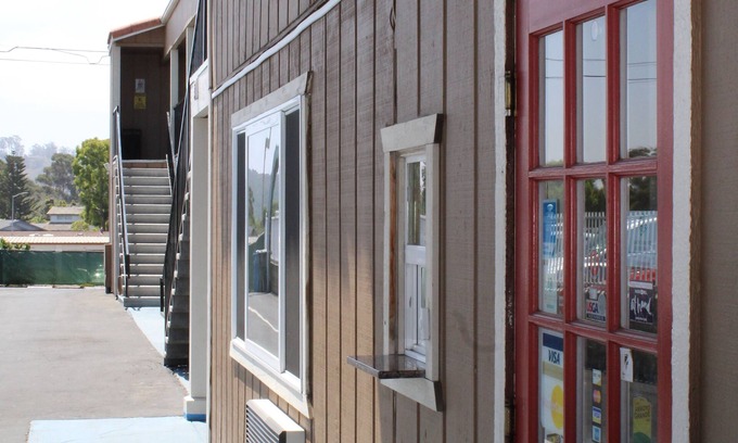 Arroyo Grande Hotel | BeachWay Inn