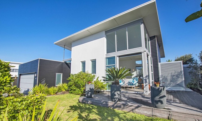 Ruakaka House | Beachy on Bream - Ruakākā Holiday Home
