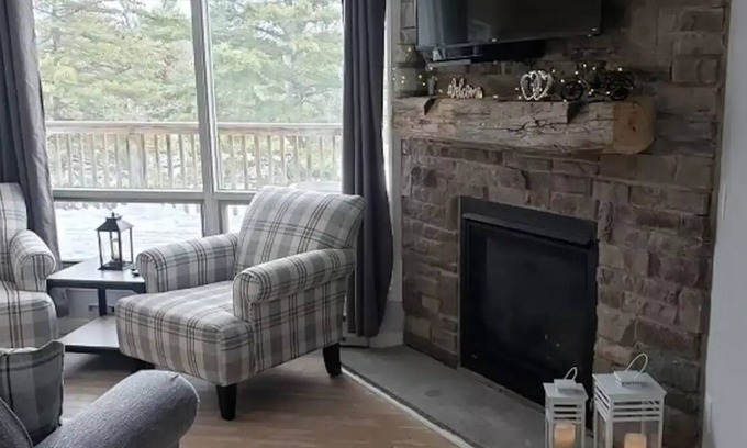 Gravenhurst Resort | Bear Chalet at Granite Ridge
