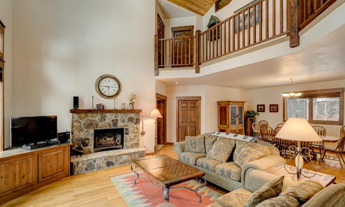 Steamboat Springs House | Bear Creek Retreat