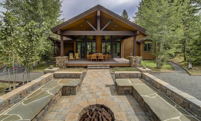 Tamarack House | Bear Discovery - Spectacular - Tamarack - 5BR - ski in ski out - hot tub