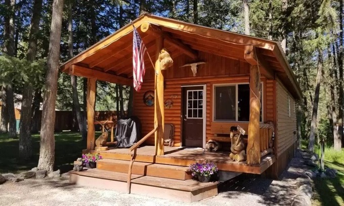 Kalispell Cabin | Bear-Necessities Cabin