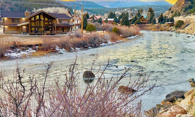 Rio Vista Estates House | Bear on the River - 4 bedroom tranquil home