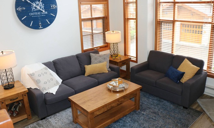 Sun Peaks House | Bear's Den - SKI IN/SKI OUT 3 Bedroom Townhouse
