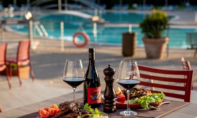 Le Rocchette House | Beautiful apartment in villa for 4 guests with WIFI, A/C, hot tub, pool, TV and terrace