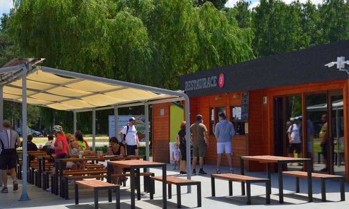 Hradec Kralove House | Beautiful apartment in villa for 12 guests with WIFI, TV, patio and pets allowed