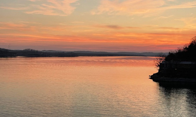 Village of Four Seasons Condo | Beautiful Lake of the Ozark views - Main channel, minutes to Bagnell Dam & Golf.