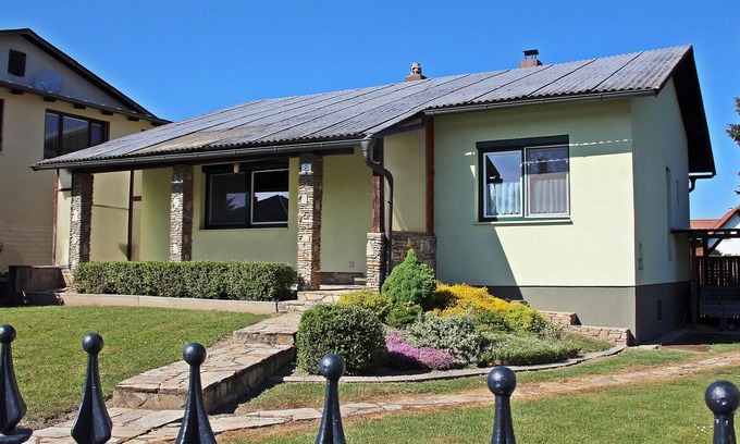 Mannsdorf an der Donau House | Beautiful private villa with WIFI, TV, terrace, pets allowed, panoramic view and parking