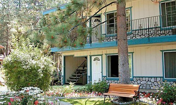 South Lake Tahoe Apartment | Beautiful 1 bedroom unit at resort, sleeps 5