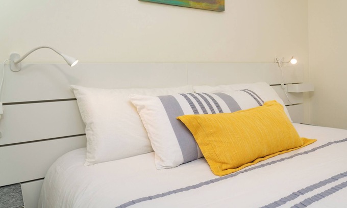 Dundarave House | Beautiful 2-BED Suite in central West Vancouver