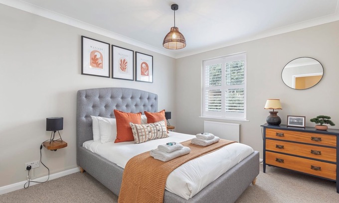 Kemptown Apartment | Beautiful 2 Bed property with parking by the sea