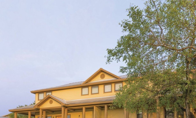 Gruene Apartment | Beautiful 2 bedroom unit at resort, sleeps 6