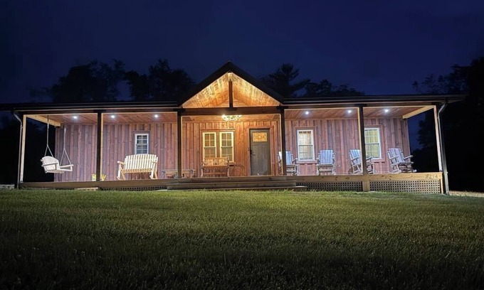 Sparta Cabin | Beautiful 2-bedroom cabin near Sparta and the Blue Ridge Parkway