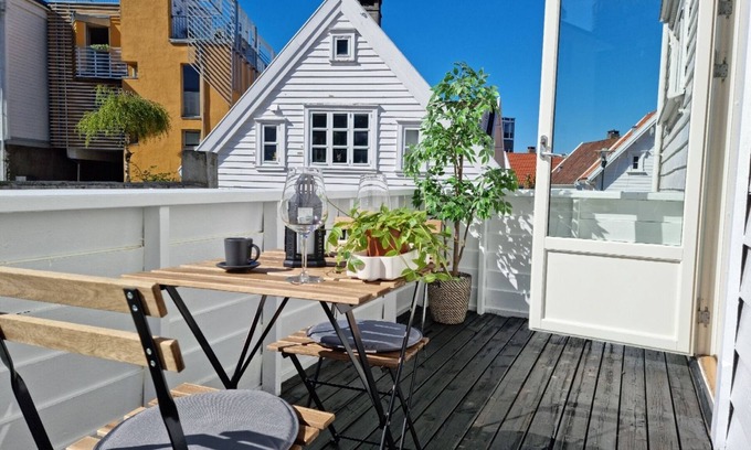 Stavanger Apartment | beautiful 2-bedroom In City Center, With balcony and Free Parking