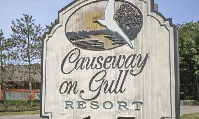 Lake Shore Apartment | Beautiful 2 bedroom unit at resort, sleeps 6