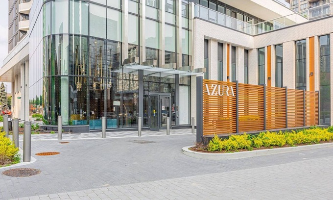 Willowdale Condo | Beautiful 2-Br, 2-Bath Easy Public Transit/Parking