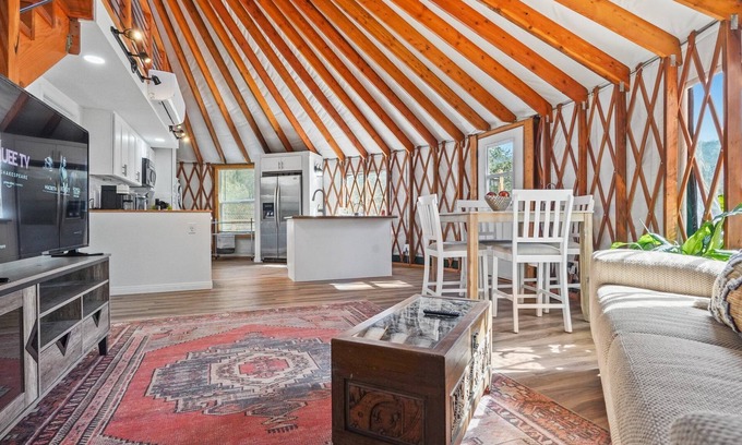 Calabasas House | Beautiful 2BD 2BA plus loft in Calabasas!