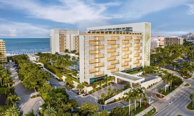 Marco Island Hotel | Beautiful 3 bedroom villa at Marriott's Crystal Shores Marco Island