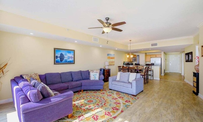 Gulfport Condo | Beautiful 3 Bedroom/2 Bathroom Condo Overlooking the Gulf S-806