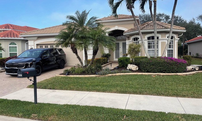 Estero House | Beautiful 3-bedroom house in a gated community in Estero. Pool, Spa, Fitness