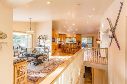 Round Hill Village House | Beautiful 3500sf Lake Tahoe Home W/Open Layout