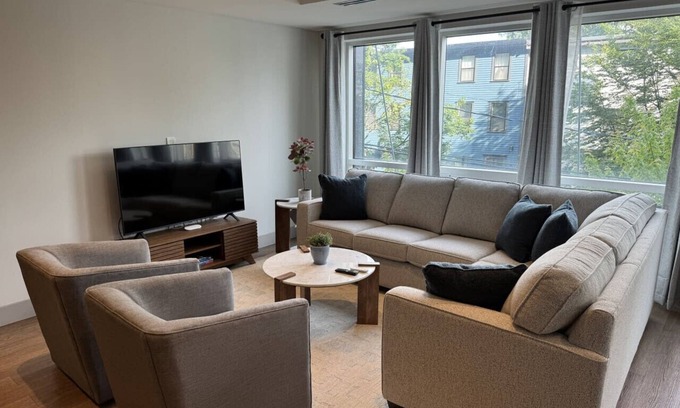 Downtown Halifax Apartment | Beautiful 3Bed/2Bath w/parking