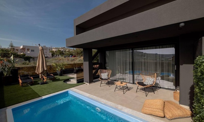 Vathianos Kampos Villa | Beautiful 4-Bed Villa Ria in Vathianos Kampos