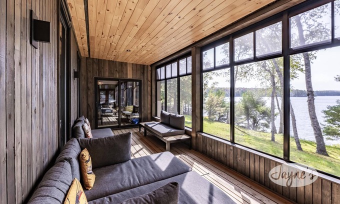 Lake of Bays Cottage | Beautiful 4 bed 3 bath cottage on Lake of Bays!