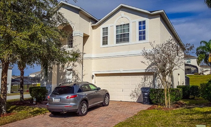 Highgate Park Villa | Beautiful 4 bed, 3 bath luxury family villa with pvt pool near Disney!
